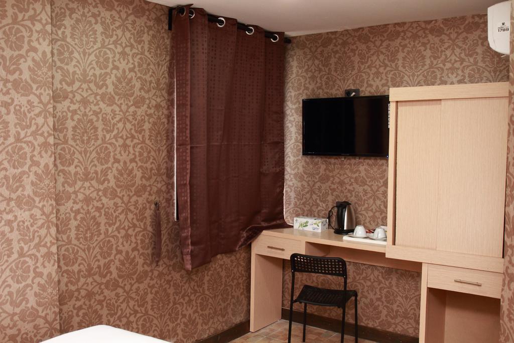 Harrys Suite Hotel Bangkok Room photo