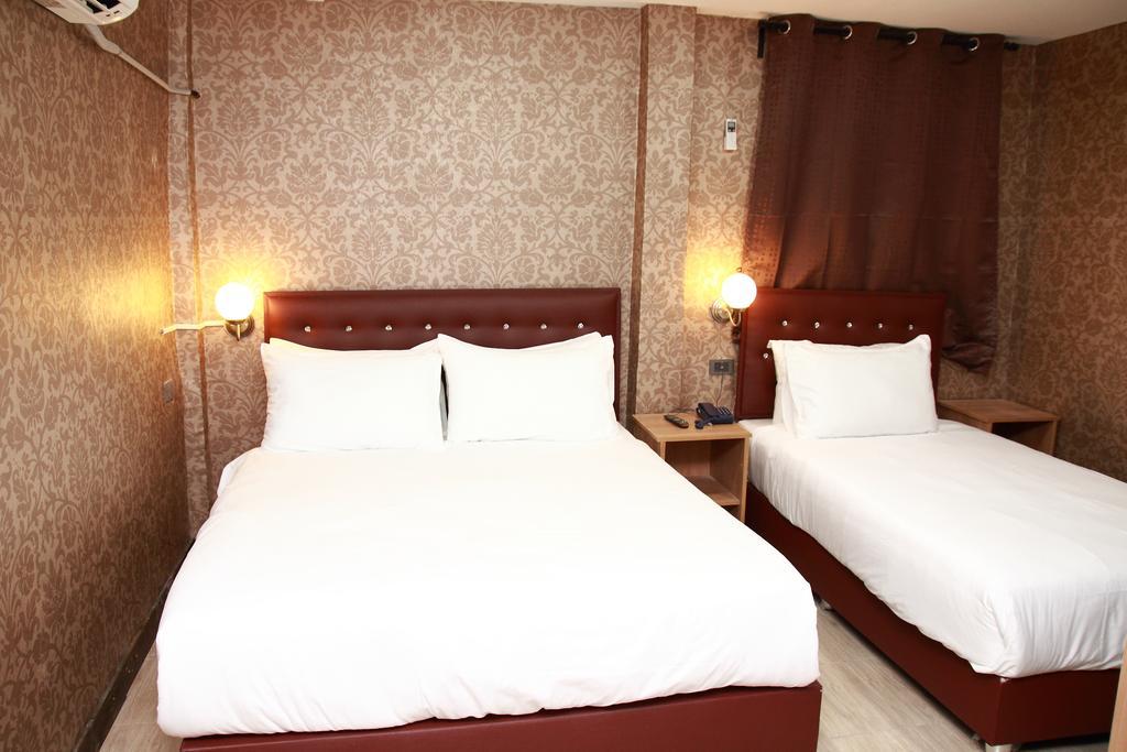 Harrys Suite Hotel Bangkok Room photo