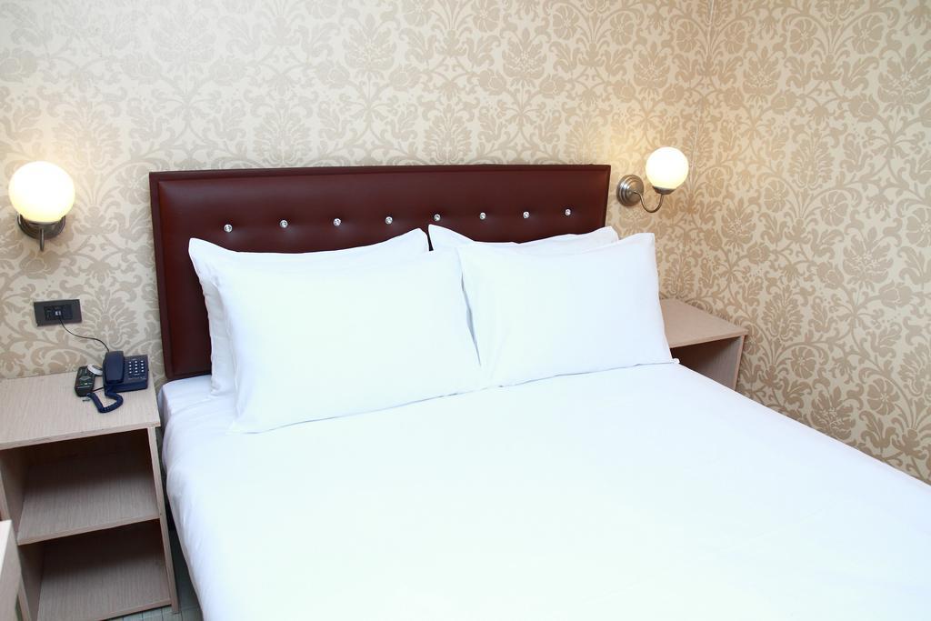 Harrys Suite Hotel Bangkok Exterior photo