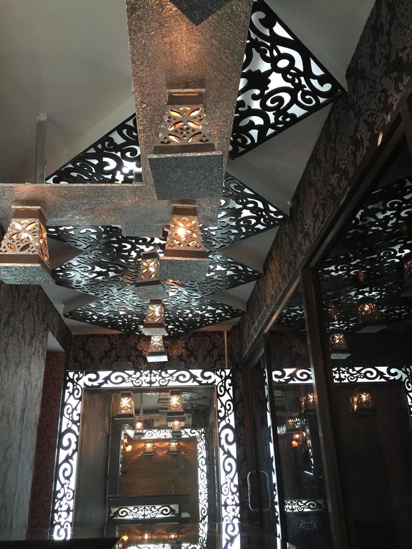 Harrys Suite Hotel Bangkok Exterior photo