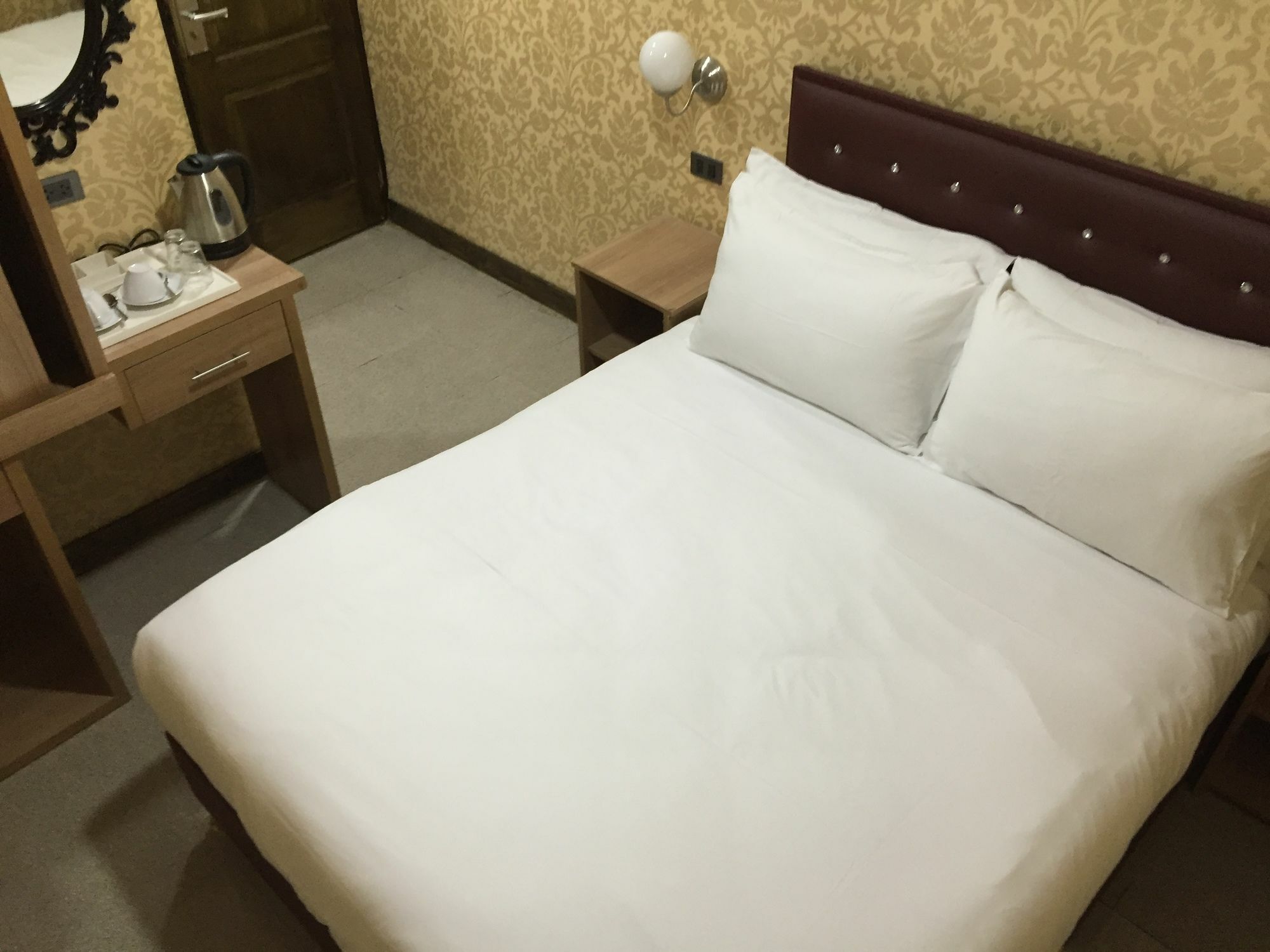 Harrys Suite Hotel Bangkok Exterior photo