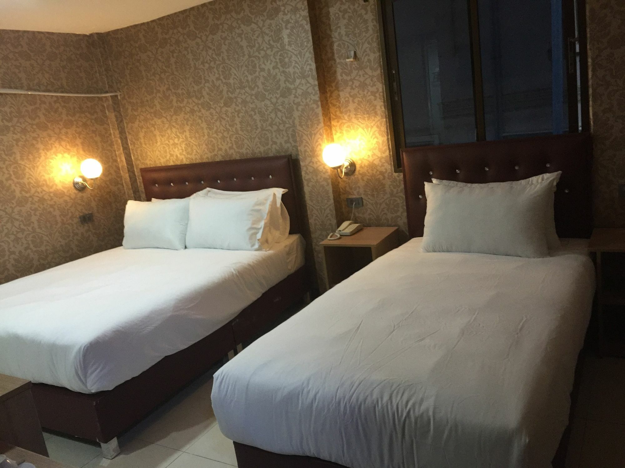 Harrys Suite Hotel Bangkok Exterior photo